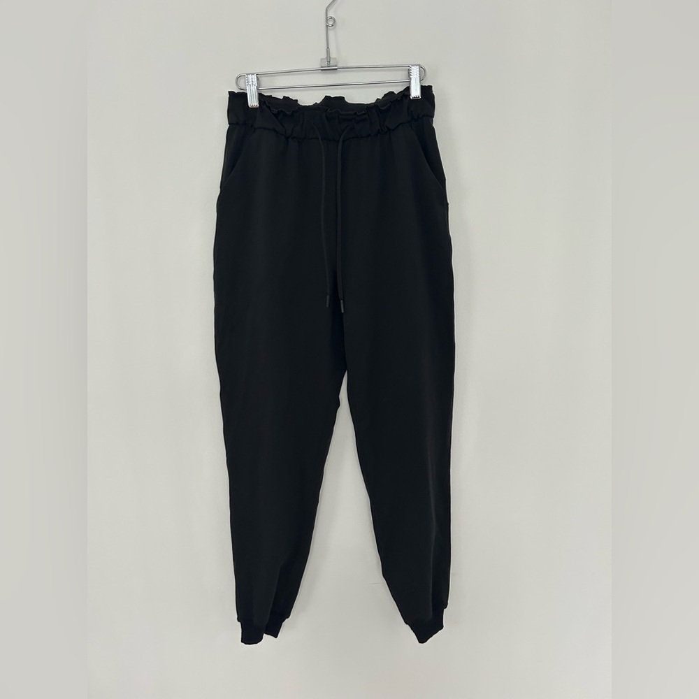 Lululemon Keep Moving Jogger
Black